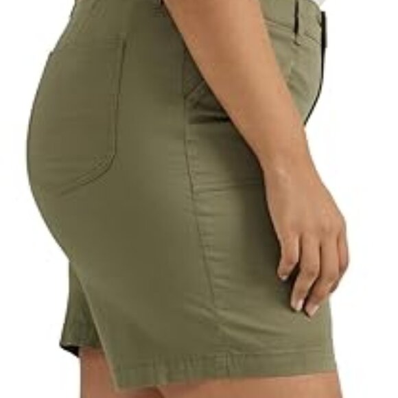 LEE REGULAR FIT MIDRISE MOSS GREEN BERMUDA UTILITY SHORTS PLUS SIZE 22W NWT - Picture 2 of 2